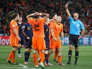 Сборные Испании и Голландии оштрафованы за поведение в финале Чемпионата мира