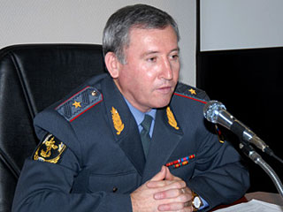 Своим указом он назначил генерал-майора милиции Дмитрия Шаробарова начальником главного управления на транспорте МВД РФ