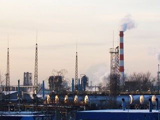 На территории Московского нефтеперерабатывающего завода в одной из перегонных установок в результате разрыва линии произошла утечка водорода