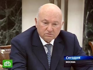 Лужков приказал усилить противопожарную безопасность в Москве