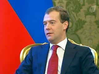Медведев поздравил российских атлетов с победой в Испании