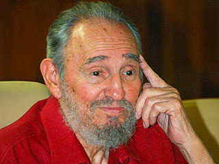 Лидер кубинской революции 83-летний Фидель Кастро решил вернуться на политическую сцену, чтобы отобрать власть у своего младшего брата Рауля, полагают некоторые европейские наблюдатели