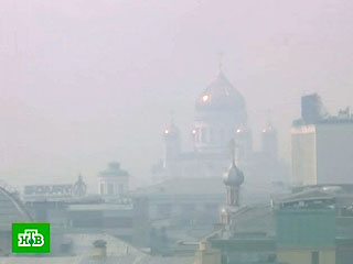 В Москве, окутанной дымом от пожаров и страдающей от рекордной жары, заметно выросла смертность, признали в Роспотребнадзоре
