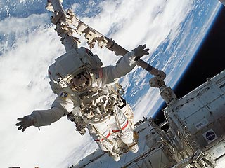 Астронавты NASA вышли в открытый космос для починки системы охлаждения МКС 
