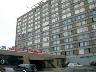 Около 200 постояльцев и работников гостиницы "Владивосток" в столице Приморья были эвакуированы утром в понедельник из-за пожара