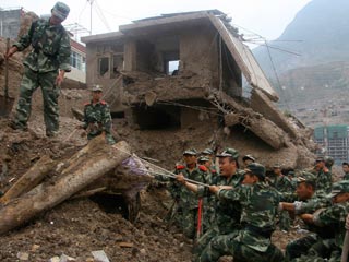 В Китае из-за оползней пропали 1300 человек, от наводнения пострадали более 20 тысяч