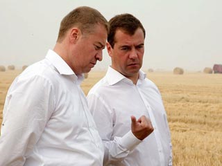 Президент Дмитрий Медведев пообещал уволить всех руководителей лесничеств, которые не прервали отпусков во время пожаров. Об этом он заявил накануне во время поездки в Марийскую республику