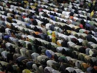 В этом году Рамадан, выпавший на середину августа - в разгар лета на Ближнем Востоке, - станет для верующих необычайно сложным испытанием