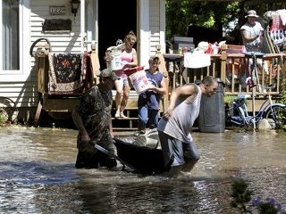 Один человек погиб в результате сильнейшего наводнения в штате Айова