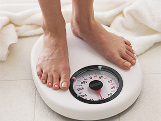 Около половины женщин признались, что скорее бы отказались от секса на все лето, чем согласились набрать 10 фунтов (примерно 4,5 кг) лишнего веса