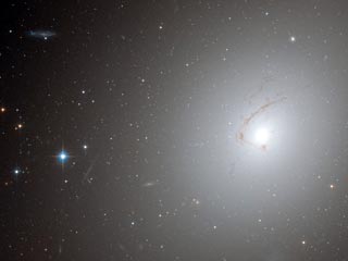 Телескоп Hubble сфотографировал в космосе вопросительный знак