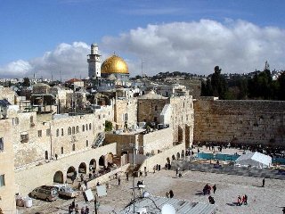 Израильские власти сняли с могил на средневековом мусульманском кладбище в центре Иерусалима около 300 надгробных камней