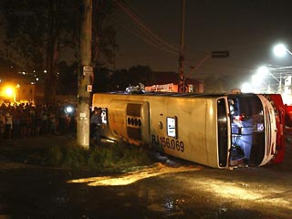 В пригороде Рио-де-Жанейро столкнулись автобус и электричка: 20 раненых