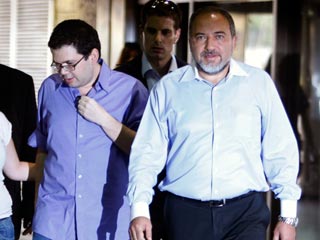 Рафаэль Хадад и министр иностранных дел Израиля Авигдор Либерман, 9 августа 2010 года