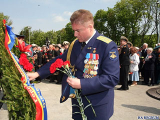 Губернатору Калининградской области Георгию Боосу неправомерно присвоены воинские звания подполковника и полковника