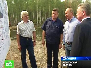 Глава правительства РФ Владимир Путин назвал неприемлемой ситуацию с лесными и торфяными пожарами в Подмосковье