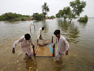 Пакистану потребуется 5 лет и до 15 млрд долларов для проведения восстановительных работ в районах, пострадавших от небывалого в истории страны наводнения