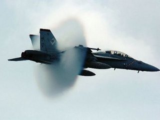 Истребители F-15 были направлены на перехват самолета, нарушившего воздушное пространство, которое было закрыто для обеспечения доставки по воздуху президента США