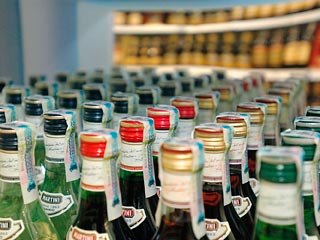 В Москве запрещают круглосуточную продажу алкоголя - купить его можно будет лишь "с десяти до десяти"