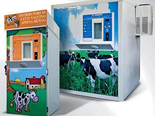 В Польше появился первый в стране автомат, продающий парное молоко. Mlekomat (пол.), установленный в одном из селений в Тарновских Горах, местные жители уже прозвали "автоматической коровой"