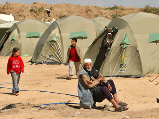 Палестинские семьи прожили две зимы в палатках, а сейчас страдают от сильной жары