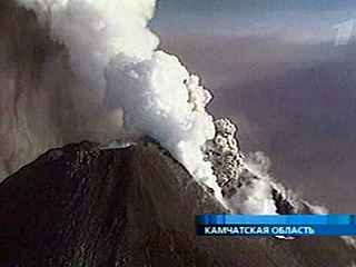 Серия выбросов пепла из кратера вулкана Шивелуч на высоту 5,4 и 7,5 км над уровнем моря зафиксирована на Камчатке