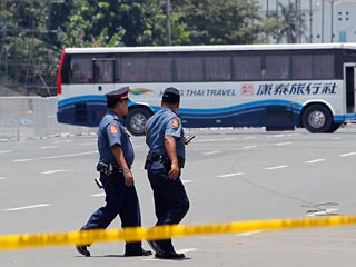 Сегодня в Маниле, столице Филиппин уволенный со службы полицейский захватил автобус с 25 туристами из Гонконга в возрасте от 4 до 72 лет