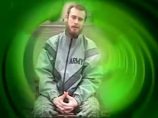 Рядовой армии США 24-летний Боу Роберт Бергдаль, захваченный в плен в июне 2009 года, сегодня обучает талибов изготавливать бомбы и нападать из засады, пишет британская The Daily Mail