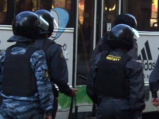 В Костроме милиция "защитила" от скинхедовского погрома неформалов: 222 человека увезли в отделение