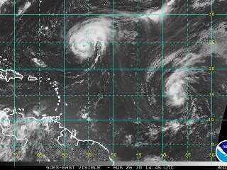 Бушующий в Атлантическом океане тропический ураган "Даниэл" по мере продвижения к Бермудским островам продолжает набирать силу