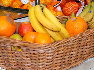 Гастроэнтеролог советует перейти на диету, состоящую из фруктов, овощей и воды