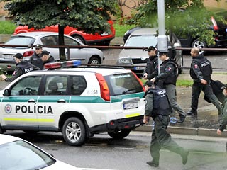 В Братиславе пьяный убил 6 и ранил 19 человек, затем покончил с собой 