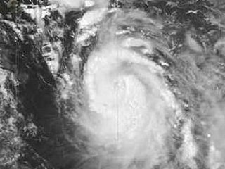 В аэропорту южного японского острова Окинава отменено 86 авиарейсов в связи с приближением сильного тропического циклона "Компасу"