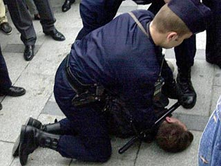 Во Франции полицейские задержали двух членов грузинской мафии, которых подозревают в серии преступлений. Группировка из выходцев с территории постсоветского пространства орудует на Лазурном берегу