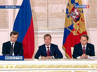 Медведева разозлили чиновники, писавшие в Twitter с заседания Госсовета
