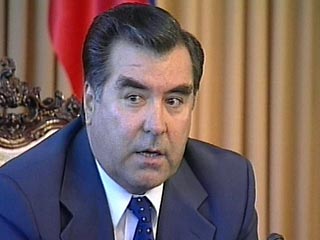 Президент Рахмон призвал таджичек не носить хиджабы