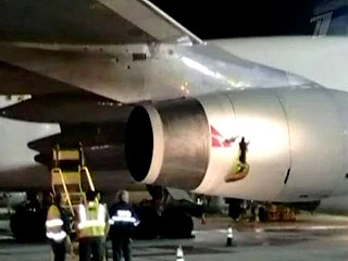 На самолете Boeing 747 авиакомпании Qantas, летевшем из США в Австралию, через 15 минут после взлета в понедельник взорвался один из двигателей