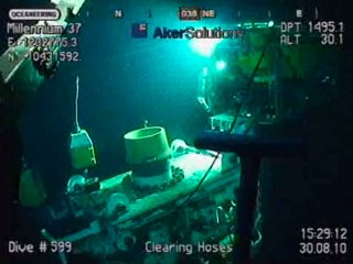 Специалисты убрали временную заглушку с поврежденной в Мексиканском заливе скважины нефтяной компании ВР