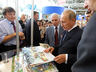 Накануне премьер-министр РФ Владимир Путин посетил Московскую международную книжную выставку-ярмарку