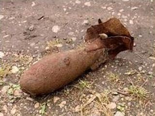 Мощная, 250-килограммовая авиационная бомба времен Второй мировой войны, обнаруженная сегодня в торговой гавани порта Балтийск Калининградской области