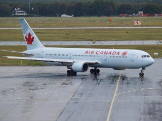 Самолет авиакомпании Air Canada, на борту которого находились 162 человека, совершил вынужденную посадку в аэропорту Петропавловска-Камчатского
