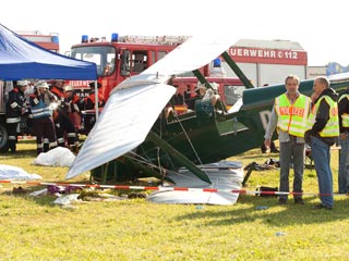 На авиашоу в Германии произошло ЧП: самолет при взлете врезался в толпу зрителей