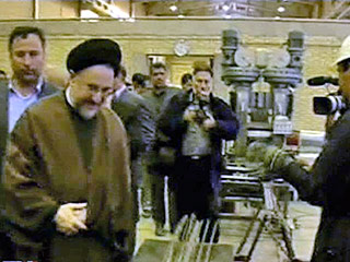 Международное агентство по атомной энергии (МАГАТЭ) в секретном докладе выразило обеспокоенность возросшей активностью Ирана в сфере обогащения урана, что может приблизить его к получению начинки для ядерной боеголовки