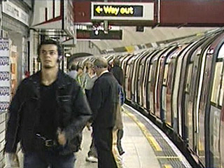 Работники лондонского метро приступили в понедельник вечером к 24-часовой забастовке