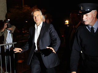 Экс-премьер Великобритании Тони Блэр отменил запланированную на среду презентацию собственной книги мемуаров в Лондоне