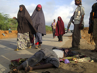 Более 230 мирных граждан погибли в Сомали за последние две недели в столкновениях между правительственными войсками и радикальными исламистами