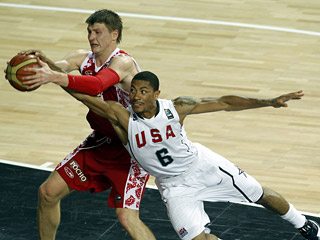 Сборная России проиграла США в четвертьфинальном матче чемпионата мира по баскетболу среди мужских команд