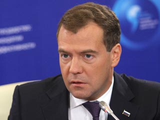 Медведев "передал привет" Лужкову и намекнул, что ему пора в оппозицию
