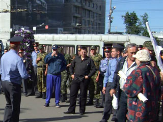 В Москве на Пушкинской площади во время проведения акции в поддержку строительства трассы Москва - Санкт-Петербург в минувшую субботу сотрудники милиции задержали 19 человек