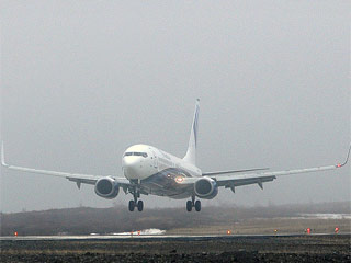 В Норильске в понедельник утром благополучно приземлился Boeing-737-800 с 38 пассажирами на борту, у которого после взлета лопнуло лобовое стекло